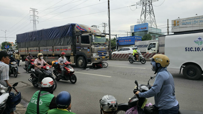Hiện trường vụ tai nạn giao th&ocirc;ng nghi&ecirc;m trọng khiến một người tử vong.