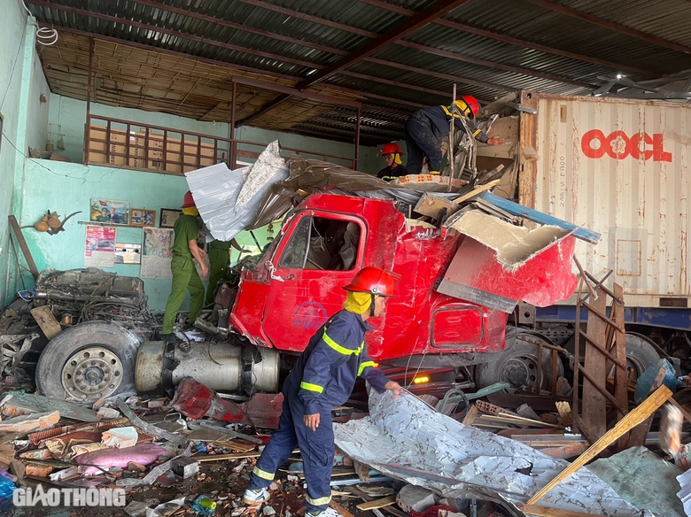 Đắk N&ocirc;ng: Nguy&ecirc;n nh&acirc;n khiến xe container lao v&agrave;o nh&agrave; d&acirc;n l&agrave;m 3 người tử vong- Ảnh 2.