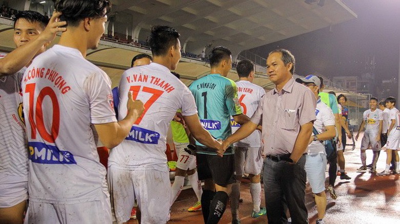 Kế hoạch khủng của bầu Đức tan thành mây khói trước mùa giải mới- Ảnh 1. Kế hoạch khủng của bầu Đức tan thành mây khói trước mùa giải mới- Ảnh 1.