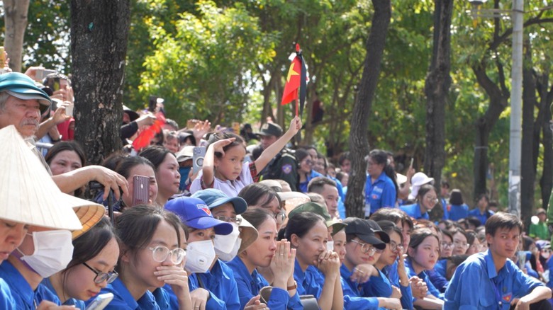 Nghẹn ng&agrave;o những h&igrave;nh ảnh tiễn biệt Tổng B&iacute; thư về nơi an nghỉ- Ảnh 8.