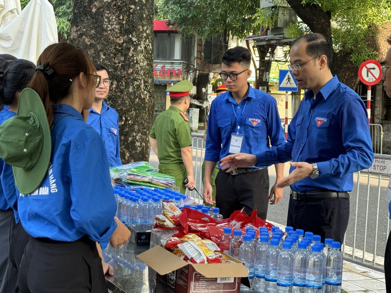 Những h&igrave;nh ảnh đậm t&igrave;nh người trong lễ Quốc tang- Ảnh 17.