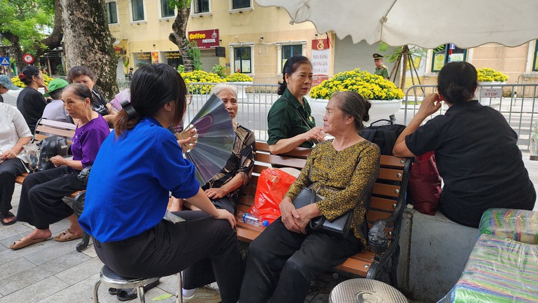 Những h&igrave;nh ảnh đậm t&igrave;nh người trong lễ Quốc tang- Ảnh 9.