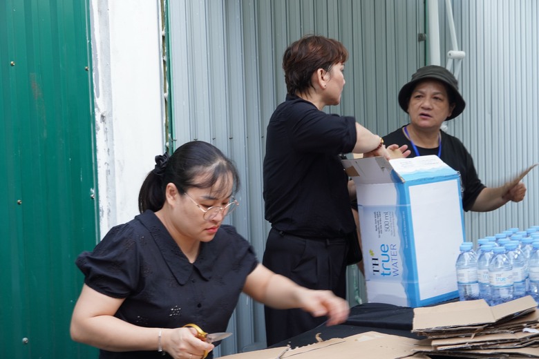 Những h&igrave;nh ảnh đậm t&igrave;nh người trong lễ Quốc tang- Ảnh 4.