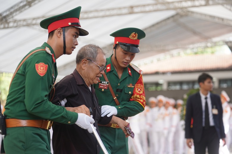 Những h&igrave;nh ảnh đậm t&igrave;nh người trong lễ Quốc tang- Ảnh 13.