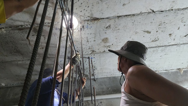 Cận cảnh sửa chữa hư hỏng b&ecirc;n trong dầm hộp cầu Tr&agrave; Kh&uacute;c- Ảnh 14.