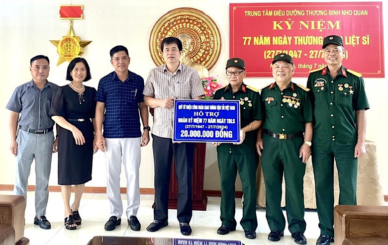 C&ocirc;ng đo&agrave;n GTVT thăm, tặng qu&agrave; c&aacute;c thương, bệnh binh nh&acirc;n ng&agrave;y 27/7- Ảnh 1.