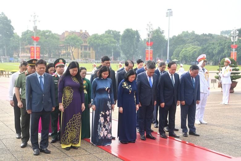 L&atilde;nh đạo Đảng, Nh&agrave; nước viếng Chủ tịch Hồ Ch&iacute; Minh v&agrave; c&aacute;c Anh h&ugrave;ng liệt sĩ- Ảnh 4.