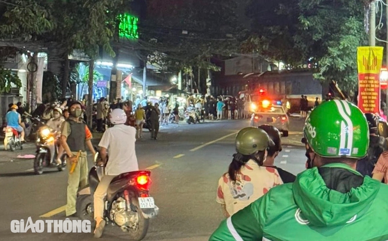 To&agrave;n cảnh vụ tai nạn t&agrave;u hỏa v&agrave; xe b&aacute;n tải l&agrave;m 2 người tử vong, 3 người bị thương- Ảnh 4.