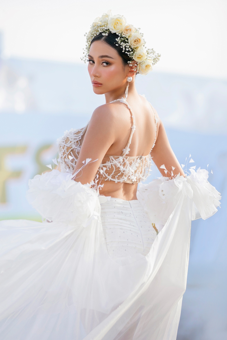 Si&ecirc;u mẫu V&otilde; Ho&agrave;ng Yến về nước, v&aacute;c bụng bầu l&ecirc;n s&agrave;n runway Vietnam Beauty Fashion Fest 8- Ảnh 3.