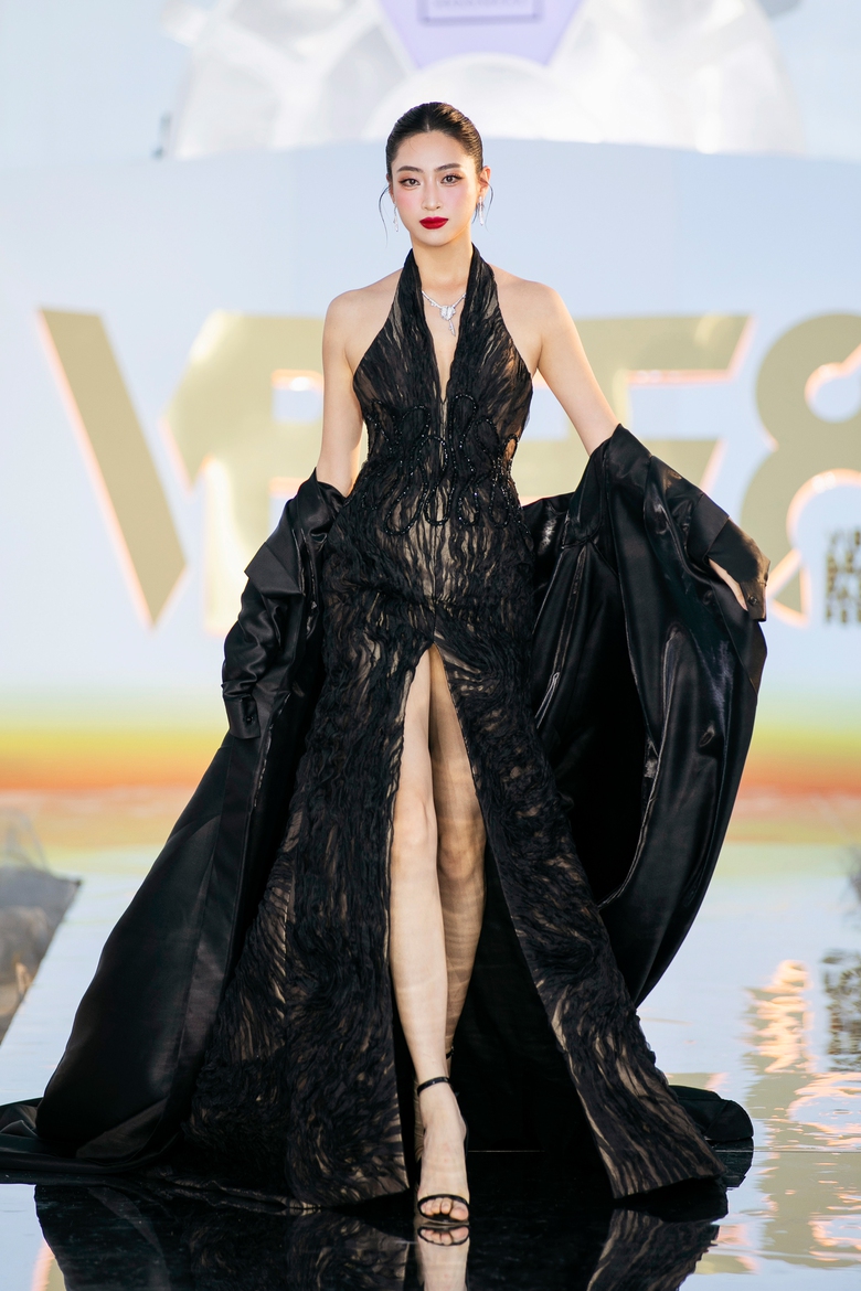 Si&ecirc;u mẫu V&otilde; Ho&agrave;ng Yến về nước, v&aacute;c bụng bầu l&ecirc;n s&agrave;n runway Vietnam Beauty Fashion Fest 8- Ảnh 6.