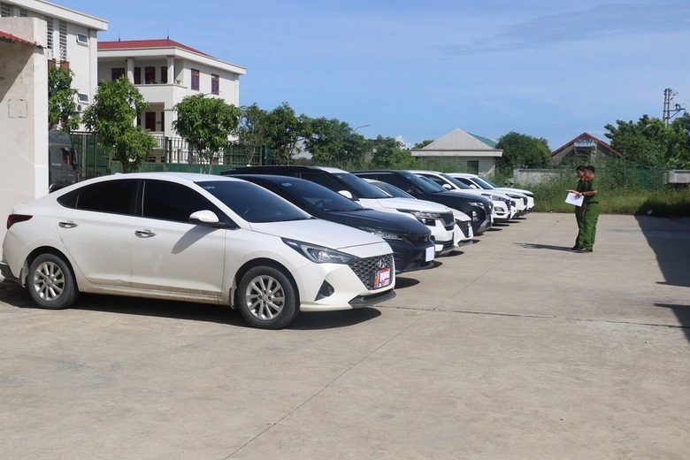 C&ocirc; g&aacute;i lừa mang 13 &ocirc; t&ocirc; trị gi&aacute; hơn 10 tỷ đồng đi cầm cố rồi "đốt" v&agrave;o tiền ảo- Ảnh 2.
