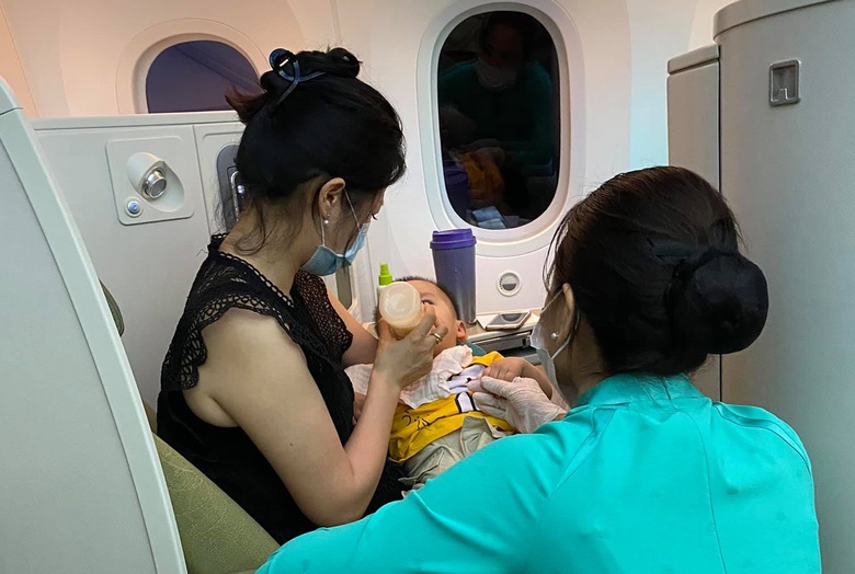 Vietnam Airlines hỗ trợ khẩn cấp h&agrave;nh kh&aacute;ch gặp vấn đề sức khoẻ tr&ecirc;n m&aacute;y bay- Ảnh 1.