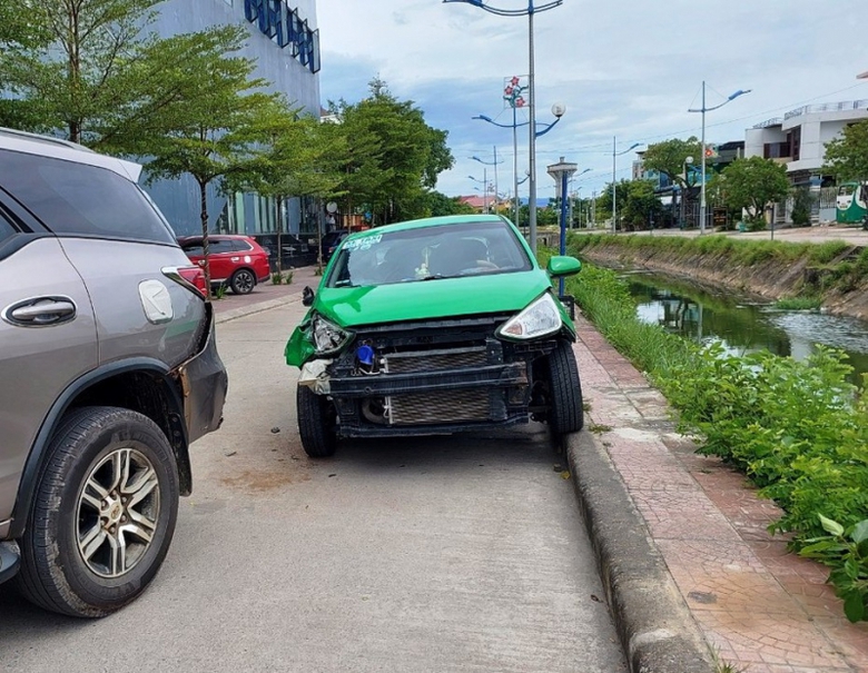 C&ocirc;ng an Quảng B&igrave;nh bắt 3 đối tượng giết t&agrave;i xế cướp xe taxi- Ảnh 2.
