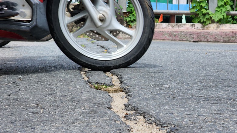 D&atilde;y trụ cầu huyết mạch d&agrave;i hơn 600m trơ sắt, nguy cơ đổ sập- Ảnh 7.