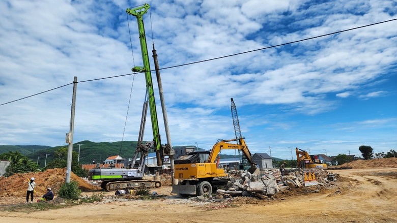 B&agrave;n giao xong mặt bằng tuyến ch&iacute;nh cao tốc Quảng Ng&atilde;i - Ho&agrave;i Nhơn- Ảnh 4.