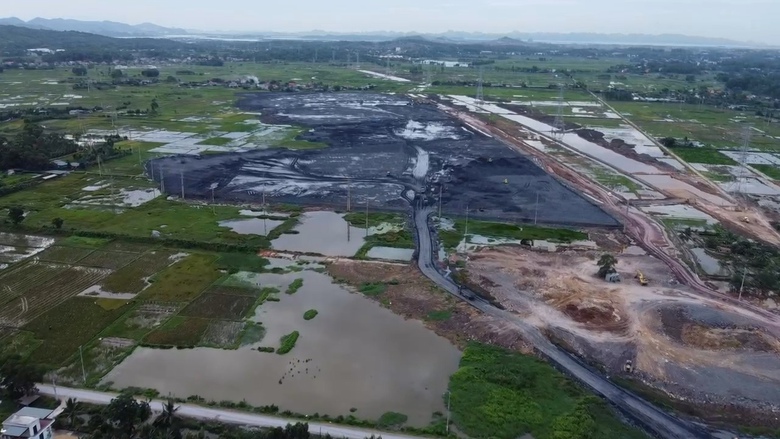 Quảng Ninh: Đo&agrave;n xe tải trọng lớn ho&agrave;nh h&agrave;nh quốc lộ 18 v&agrave; đường tỉnh 338- Ảnh 3.