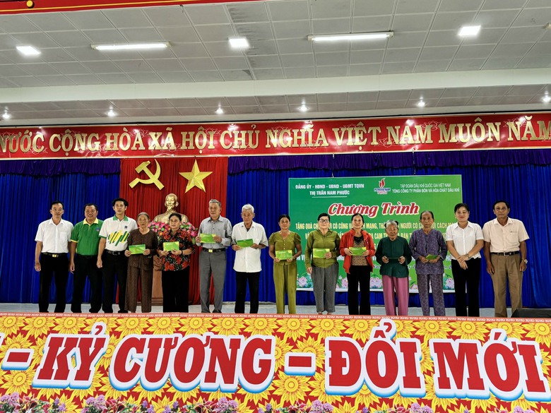 PVFCCo: Nhiều hoạt động thiết thực, &yacute; nghĩa kỷ niệm ng&agrave;y Thương binh liệt sỹ- Ảnh 2.