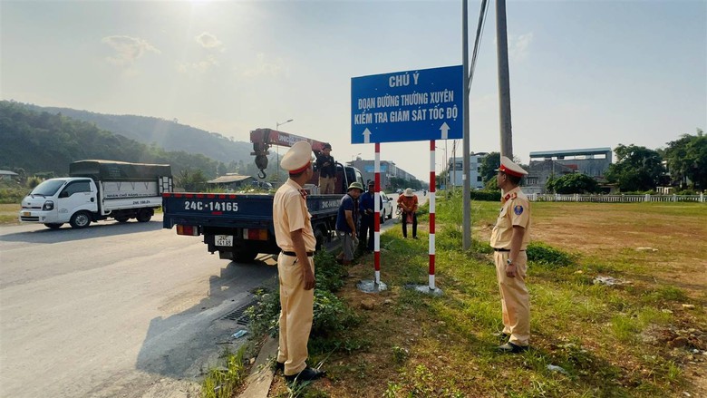 L&agrave;o Cai lắp th&ecirc;m hơn 500 biển b&aacute;o v&agrave; gờ giảm tốc độ nhằm bảo đảm ATGT- Ảnh 2.