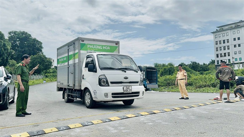 L&agrave;o Cai lắp th&ecirc;m hơn 500 biển b&aacute;o v&agrave; gờ giảm tốc độ nhằm bảo đảm ATGT- Ảnh 1.