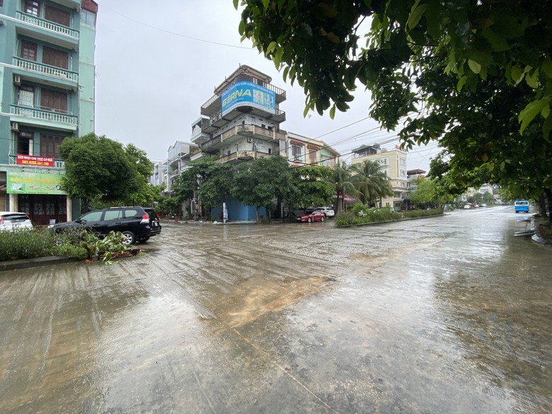 TP Hạ Long di dời khẩn cấp nhiều hộ d&acirc;n bị ảnh hưởng do mưa lớn- Ảnh 5.