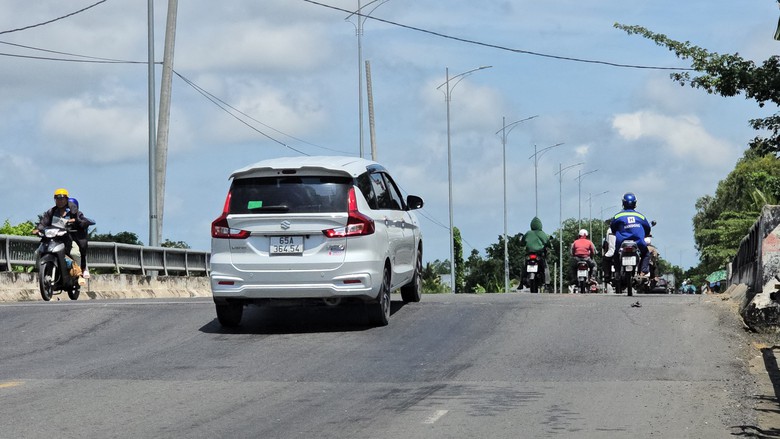 V&igrave; sao t&agrave;i xế n&iacute;n thở khi đi qua h&agrave;ng loạt cầu tr&ecirc;n QL91B ở Cần Thơ?- Ảnh 4.