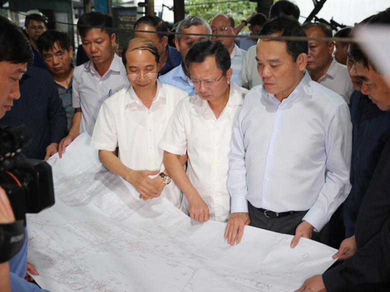 Ph&oacute; thủ tướng kiểm tra việc khắc phục sự cố 5 c&ocirc;ng nh&acirc;n than tử vong- Ảnh 1.