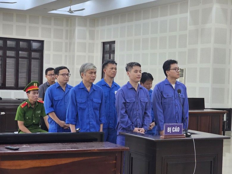 Nhận hối lộ, cựu chủ tịch, ph&oacute; chủ tịch quận ở Đ&agrave; Nẵng lĩnh &aacute;n t&ugrave;- Ảnh 1.