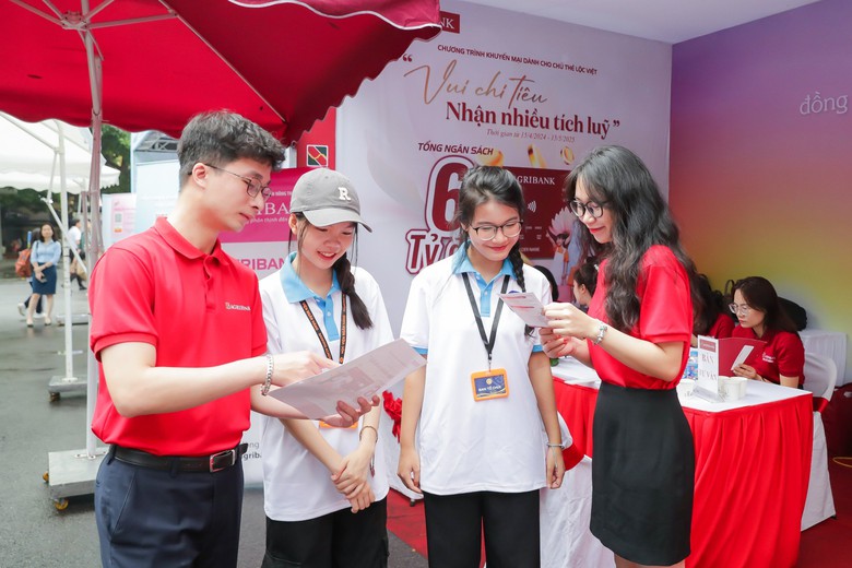 Agribank triển khai chương trình “Agribank đồng hành cùng tân sinh viên năm 2024”- Ảnh 2. Agribank triển khai chương trình “Agribank đồng hành cùng tân sinh viên năm 2024”- Ảnh 2.