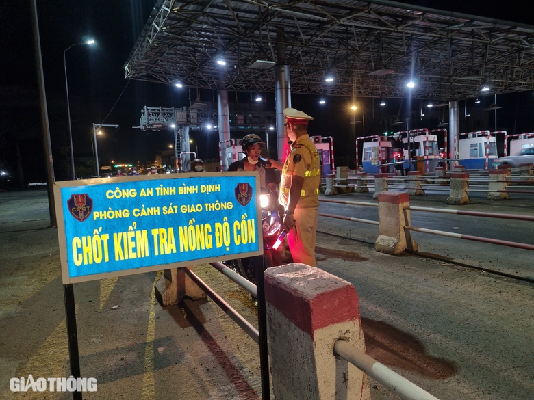 Bỏ chạy khi thấy CSGT xử l&yacute; nồng độ cồn, nhiều l&aacute;i xe vẫn kh&ocirc;ng tho&aacute;t- Ảnh 8.