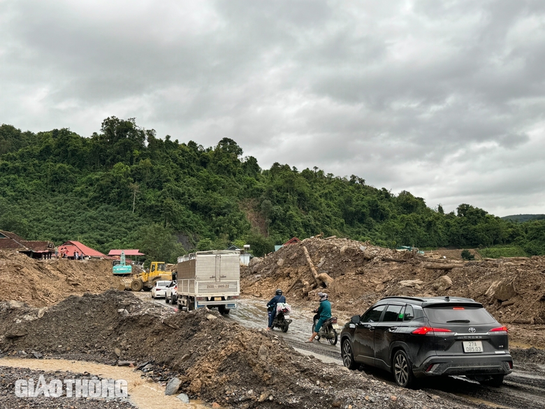 Cuộc sống người d&acirc;n Mường Pồn ra sao sau một tuần chống chọi lũ qu&eacute;t?- Ảnh 3.
