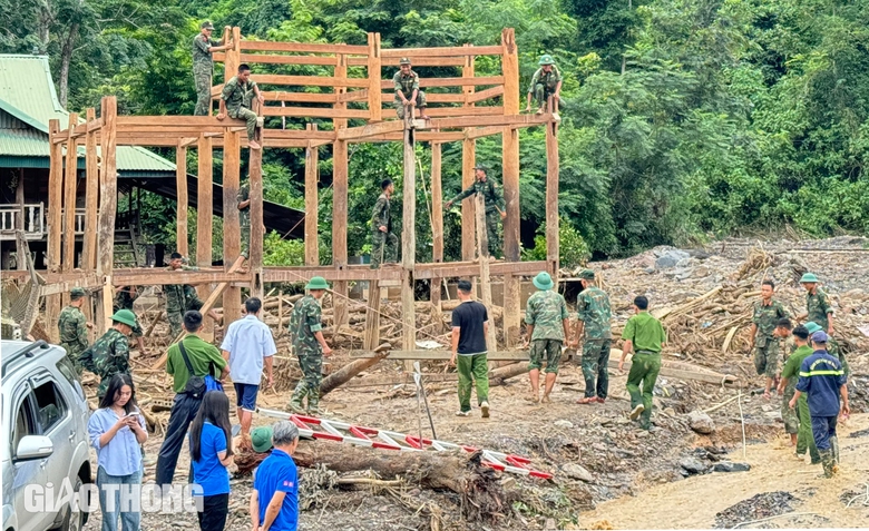 Cuộc sống người d&acirc;n Mường Pồn ra sao sau một tuần chống chọi lũ qu&eacute;t?- Ảnh 1.