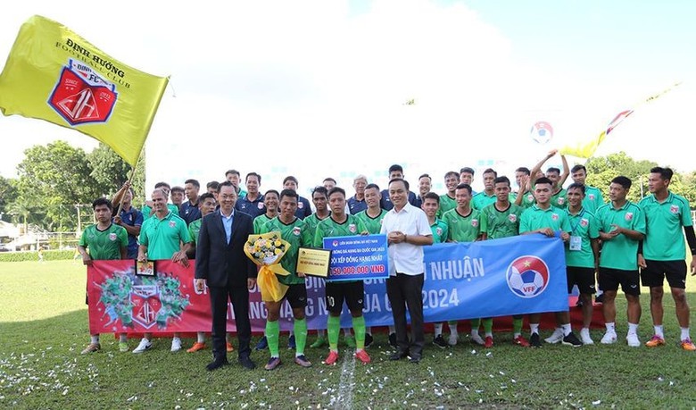 Bốn đội b&oacute;ng Việt Nam nguy cơ bỏ giải v&igrave; c&ugrave;ng một l&yacute; do- Ảnh 1.