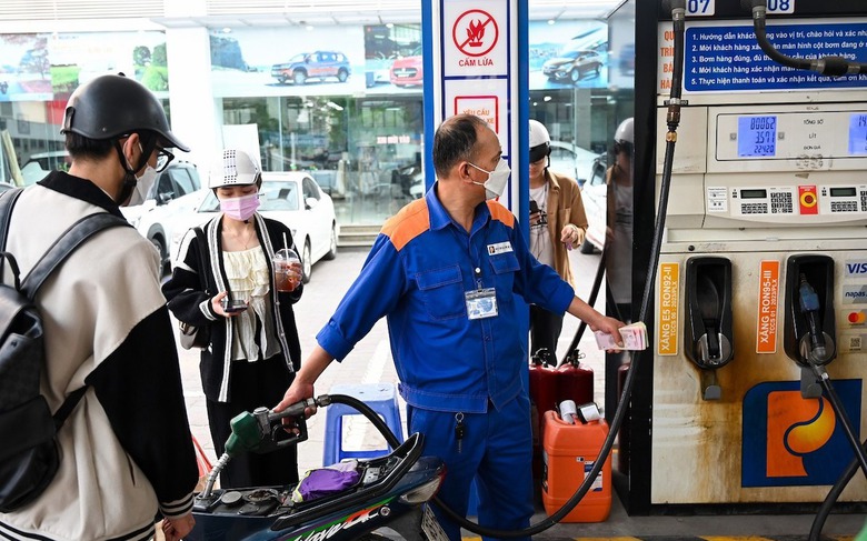 Bộ Tư ph&aacute;p: Ph&acirc;n phối xăng kh&ocirc;ng được mua lẫn nhau c&oacute; thể l&agrave; h&agrave;nh vi cản trở cạnh tranh