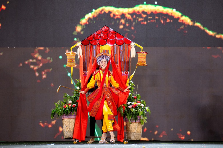 B&ugrave;ng nổ đ&ecirc;m Trang phục văn h&oacute;a d&acirc;n tộc tại Miss Grand Vietnam 2024- Ảnh 9.