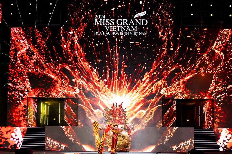 B&ugrave;ng nổ đ&ecirc;m Trang phục văn h&oacute;a d&acirc;n tộc tại Miss Grand Vietnam 2024- Ảnh 22.