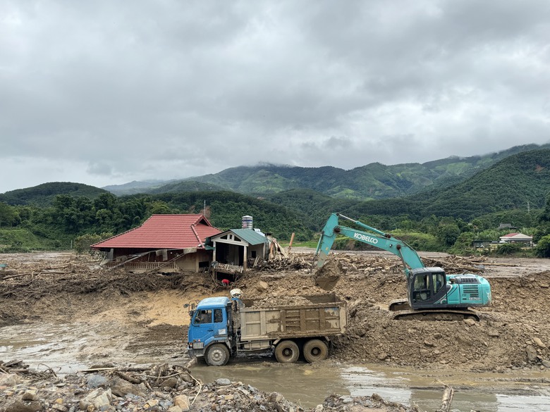 Cuộc sống người d&acirc;n Mường Pồn ra sao sau một tuần chống chọi lũ qu&eacute;t?- Ảnh 4.