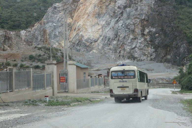R&agrave; so&aacute;t mỏ đ&aacute; chờ cấp ph&eacute;p nổ m&igrave;n vẫn cho xe chở qu&aacute; tải ở Điện Bi&ecirc;n- Ảnh 4.