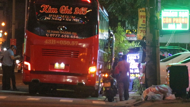 Loạn xe d&ugrave;, bến c&oacute;c giữa nội th&agrave;nh Đ&agrave; Nẵng- Ảnh 1.