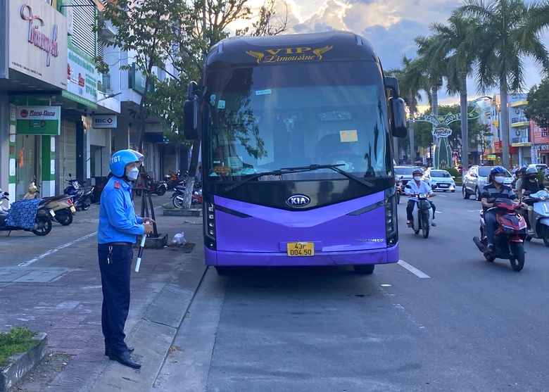 Loạn xe d&ugrave;, bến c&oacute;c giữa nội th&agrave;nh Đ&agrave; Nẵng- Ảnh 3.