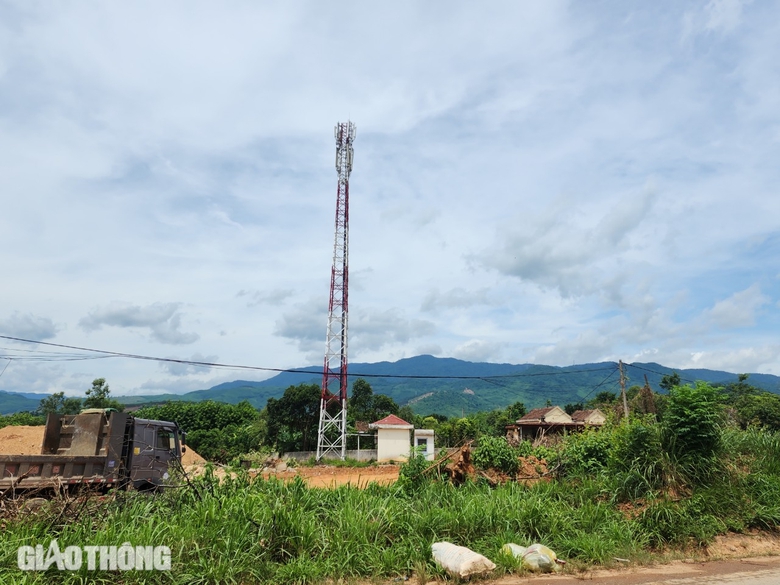 Nh&agrave; thầu "xắn tay" c&ugrave;ng địa phương gỡ kh&oacute; mặt bằng thi c&ocirc;ng cao tốc qua Quảng B&igrave;nh- Ảnh 6.