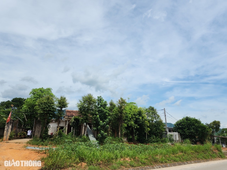 Nh&agrave; thầu "xắn tay" c&ugrave;ng địa phương gỡ kh&oacute; mặt bằng thi c&ocirc;ng cao tốc qua Quảng B&igrave;nh- Ảnh 3.