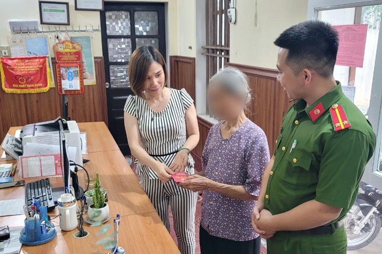 Mất tiền tỷ v&igrave; mắc lừa c&ocirc;ng an rởm- Ảnh 1.