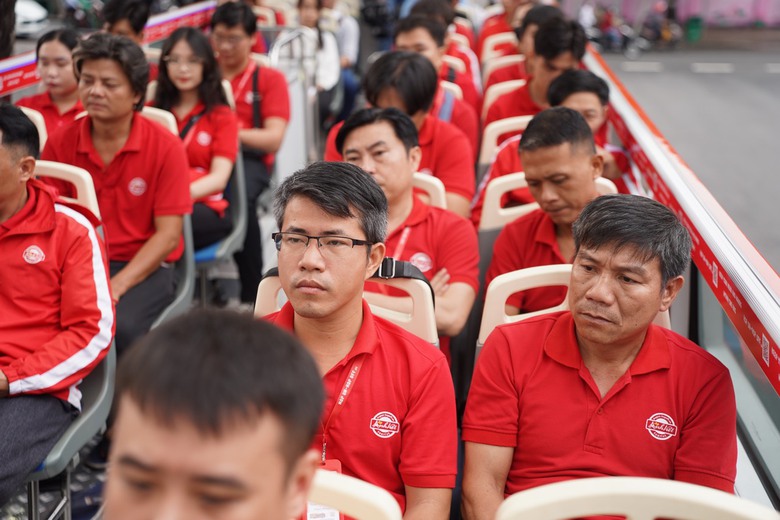 CSGT huấn luyện nghiệp vụ l&aacute;i xe an to&agrave;n tr&ecirc;n xe bu&yacute;t 2 tầng ở TP.HCM- Ảnh 4.