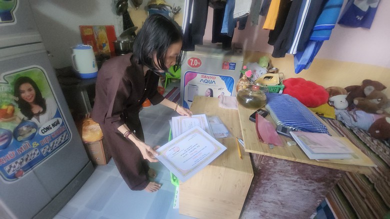 Mẹ khuyết tật cao 1,2m bị TNGT canh c&aacute;nh nỗi lo nu&ocirc;i 3 con ăn học- Ảnh 1.