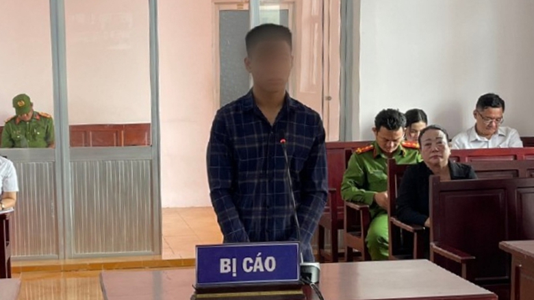 Thiếu niên 17 tuổi sát hại bạn tình vì ghen tuông lĩnh 15 năm tù- Ảnh 1. Thiếu niên 17 tuổi sát hại bạn tình vì ghen tuông lĩnh 15 năm tù- Ảnh 1.