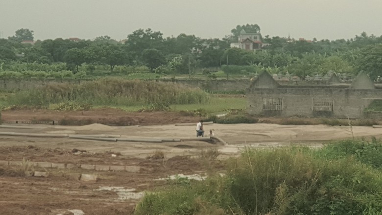 Thái Bình: Tự ý san lấp mặt bằng dự án gây mất ATGT- Ảnh 2. Thái Bình: Tự ý san lấp mặt bằng dự án gây mất ATGT- Ảnh 2.