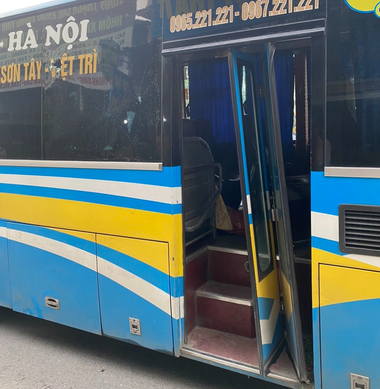 B&aacute;o động t&igrave;nh trạng x&ocirc; x&aacute;t do tranh gi&agrave;nh kh&aacute;ch giữa c&aacute;c nh&agrave; xe- Ảnh 4.