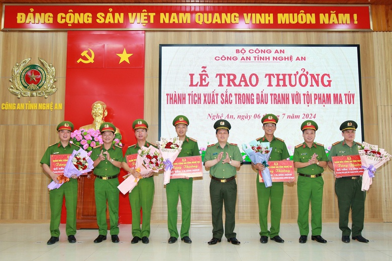 Phá thành công chuyên án ma túy “khủng”, thu giữ 27 bánh heroin- Ảnh 3. Phá thành công chuyên án ma túy “khủng”, thu giữ 27 bánh heroin- Ảnh 3.