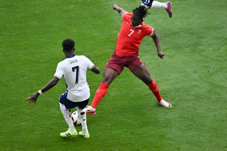 Kết quả b&oacute;ng đ&aacute; Anh vs Thụy Sĩ: Bản lĩnh của tam sư- Ảnh 1.