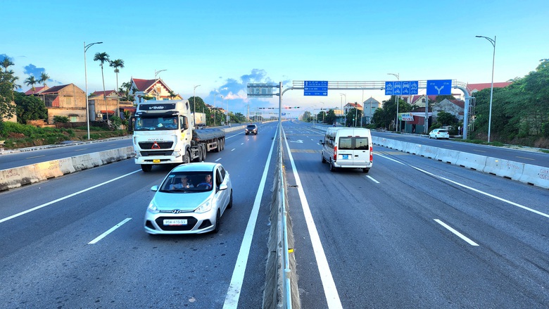 Thủ tướng: Hưng Y&ecirc;n cần ph&aacute;t huy tối đa lợi thế tuyến đường gần 3.200 tỷ mang lại- Ảnh 2.